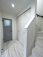 シンプルモダンスタイルの玄関 キャンディハウスの事例画像