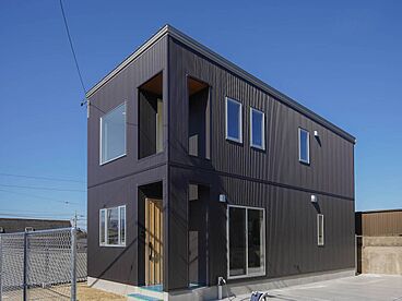 キャンディハウスの施工事例「スタイリッシュな外観が目を引くコンパクトハウス」の画像