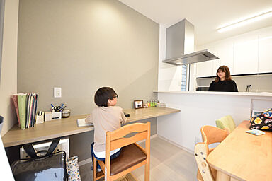 タカシンホームの施工事例「家族で遊び!楽しむ!デッキ&庭のある住まい!/広島県 H様邸」の画像4