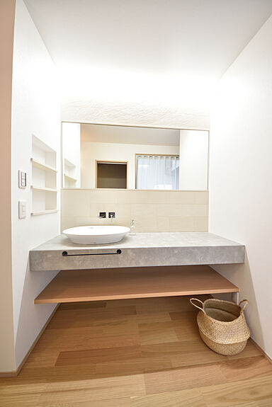 タカシンホームの施工事例「開放的なリビングとウチナカテラスのある住まい/広島県 F様邸」の画像8