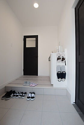 タカシンホームの施工事例「白×黒×グレーで統一した雰囲気重視の家/広島県 O様邸」の画像10