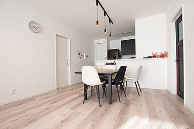 タカシンホームの施工事例「白×黒×グレーで統一した雰囲気重視の家/広島県 O様邸」の画像5