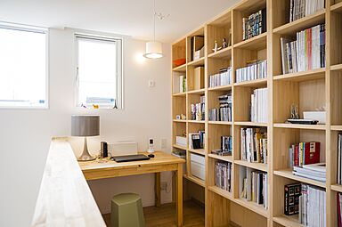 河窪建設株式会社の施工事例「中庭からの風と光が心地よいカーテンのいらない暮らし」の画像4