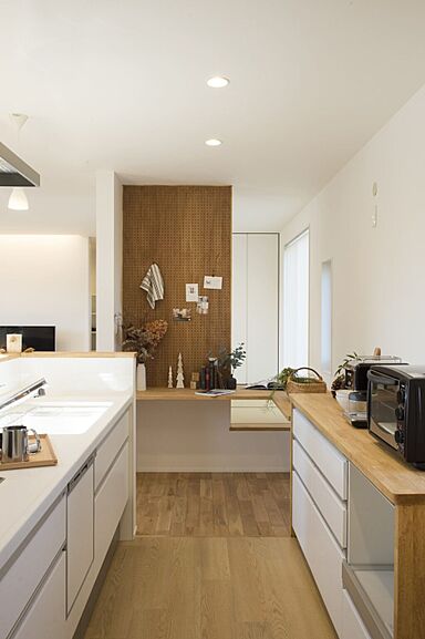 株式会社 昭栄建設の施工事例「理想の回遊動線が実現した『神間取り』の家」の画像4