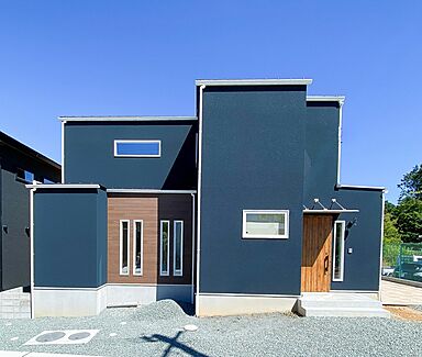 株式会社 昭栄建設の施工事例「個性の光るシンプルテイストの家」の画像