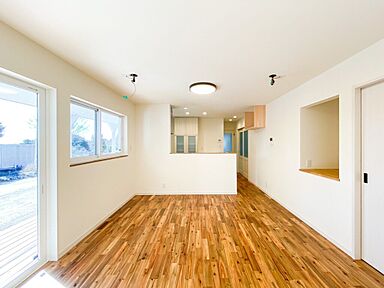 株式会社 昭栄建設の施工事例「広いカバードポーチの家」の画像4