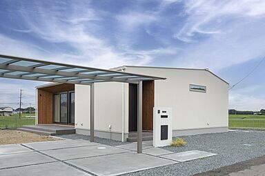 株式会社 昭栄建設の施工事例「白い屋根の平屋のおうち」の画像
