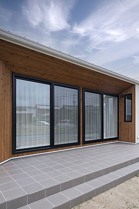 株式会社 昭栄建設の施工事例「白い屋根の平屋のおうち」の画像1