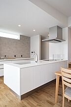 シンプルモダンスタイルのキッチン 株式会社 昭栄建設の事例画像