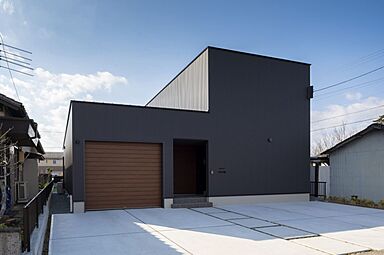 株式会社 昭栄建設の施工事例「上質な暮らしの住まい」の画像1
