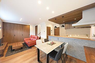 株式会社ホームズの施工事例「スタイリッシュにモダンをプラスした家 O様邸」の画像