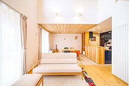 【健康住宅そよかぜの家】株式会社ブリーズ・カンパニーの施工事例「【収納充実】明るく開放感のあるリビングと、機能性を備えたZEH住宅」の画像