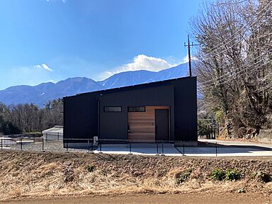 トモノ建築設計事務所 【佐久穂スタジオ】の施工事例「富士山を眺めながら食事する家」の画像