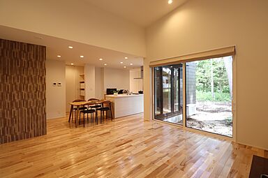 トモノ建築設計事務所 【佐久穂スタジオ】の施工事例「【平屋/ガレージ/ペット/間取り図あり】犬と快適に暮らすための家【移住】」の画像2