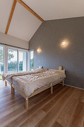 トモノ建築設計事務所 【佐久穂スタジオ】の施工事例「緑の丘の上に建つ 眺望豊かなフラットハウス」の画像5