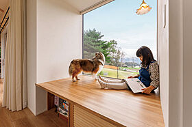 トモノ建築設計事務所 【佐久穂スタジオ】の施工事例「緑の丘の上に建つ 眺望豊かなフラットハウス」の画像6