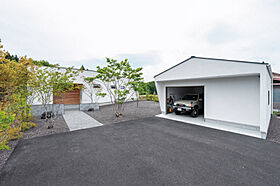 トモノ建築設計事務所 【佐久穂スタジオ】の施工事例「季節の移ろいを感じる理想の空間 どこにいても桜が目に映る家」のメイン画像