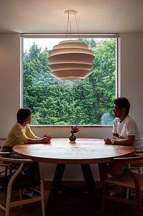 トモノ建築設計事務所 【佐久穂スタジオ】の施工事例「季節の移ろいを感じる理想の空間 どこにいても桜が目に映る家」の画像3