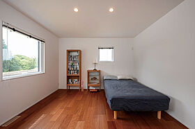 トモノ建築設計事務所 【佐久穂スタジオ】の施工事例「季節の移ろいを感じる理想の空間 どこにいても桜が目に映る家」の画像5