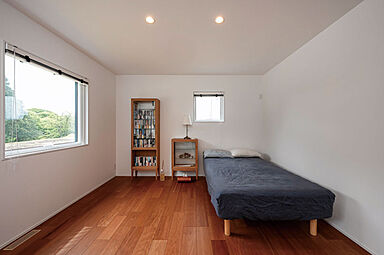 トモノ建築設計事務所 【佐久穂スタジオ】の施工事例「季節の移ろいを感じる理想の空間 どこにいても桜が目に映る家」の画像5