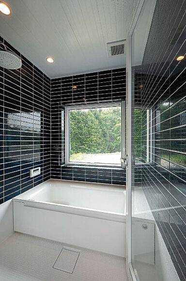 トモノ建築設計事務所 【佐久穂スタジオ】の施工事例「季節の移ろいを感じる理想の空間 どこにいても桜が目に映る家」の画像6