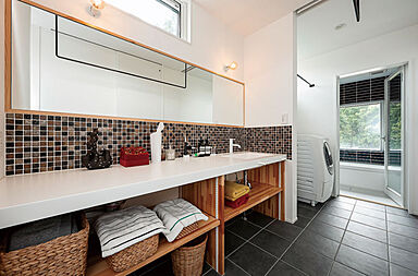 トモノ建築設計事務所 【佐久穂スタジオ】の施工事例「季節の移ろいを感じる理想の空間 どこにいても桜が目に映る家」の画像7