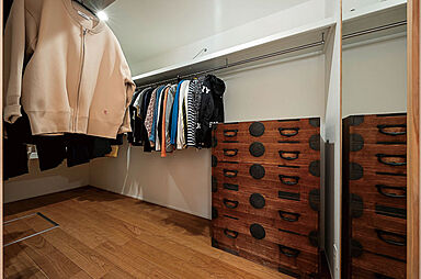 トモノ建築設計事務所 【佐久穂スタジオ】の施工事例「季節の移ろいを感じる理想の空間 どこにいても桜が目に映る家」の画像8