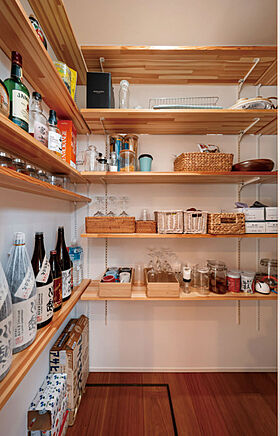 トモノ建築設計事務所 【佐久穂スタジオ】の施工事例「季節の移ろいを感じる理想の空間 どこにいても桜が目に映る家」の画像9