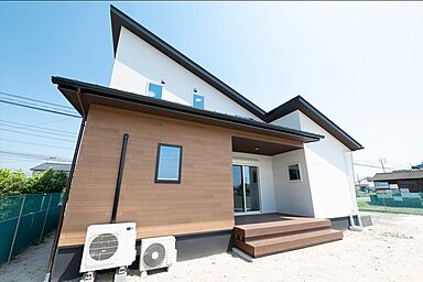 ハピネスホーム(株)坂井建設の施工事例「佐賀市注文住宅N様邸:木の香 大屋根でつながった平屋建てのような暮らしができる家」の画像