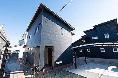 ハピネスホーム(株)坂井建設の施工事例「〈みやき町注文住宅:T様:エコママ>アクセントウォールのあるお家」の画像