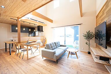 ハピネスホーム(株)坂井建設の施工事例「〈みやき町注文住宅:T様:エコママ>アクセントウォールのあるお家」の画像1