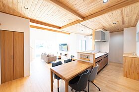 ハピネスホーム(株)坂井建設の施工事例「<嬉野市注文住宅:F様邸:木の香>家族が集まるヌックのある家」の画像1