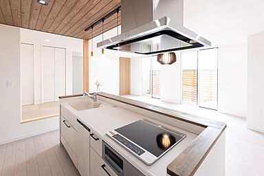 ハピネスホーム(株)坂井建設の施工事例「<吉野ヶ里町注文住宅:K様邸:木の香>グレー×木格子がおしゃれな平屋」の画像3