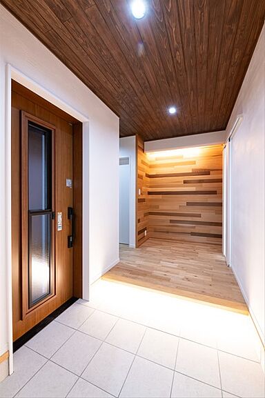 ハピネスホーム(株)坂井建設の施工事例「<小城市注文住宅:I様邸:木の香>インナーテラスと薪ストーブのある家」の画像1