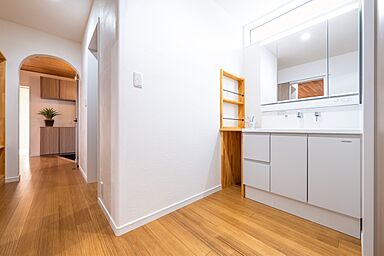 ハピネスホーム(株)坂井建設の施工事例「<佐賀市注文住宅:N様:木の香>考え抜かれた収納&動線!和モダン平屋」の画像9