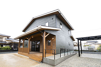ハピネスホーム(株)坂井建設の施工事例「木の香:趣味も家事も、我慢しない。 カバードポーチのある自然素材の家」の画像10