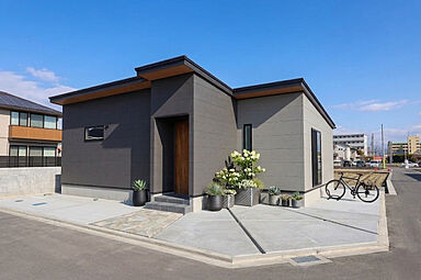 アースハウジング 株式会社 一級建築士事務所 ゼロキューブ愛媛松山の施工事例「43坪の土地に建てるラグジュアリーな平屋」の画像