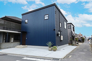 アースハウジング 株式会社 一級建築士事務所 ゼロキューブ愛媛松山の施工事例「【吹き抜け|収納充実】開放感と暮らしやすさを両立した家」の画像1