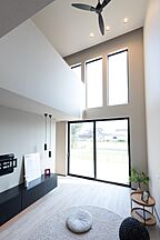 ホテルライクスタイルのリビング wonder HAUS 川越ホームスミスショウ店の事例画像