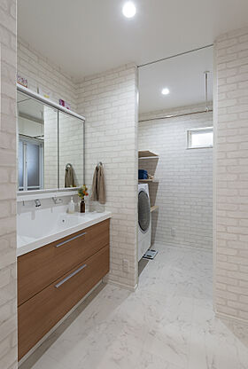 wonder HAUS 川越ハウジングギャラリー店の施工事例「広々インナーガレージ&バルコニー」の画像4