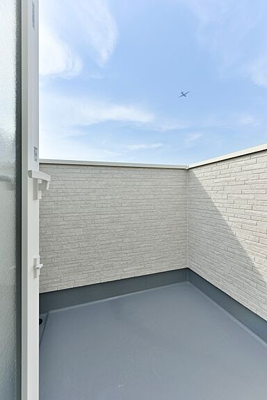 wonder HAUS 川越ハウジングギャラリー店の施工事例「ブルーが映える大型吹き抜けで家族の心も空間もつなぐ」の画像10