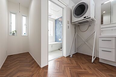 wonder HAUS 川越ハウジングギャラリー店の施工事例「ブルーが映える大型吹き抜けで家族の心も空間もつなぐ」の画像3