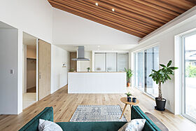 wonder HAUS 川越ハウジングギャラリー店の施工事例「暮らしが楽しくなる勾配天井の平屋」の画像1