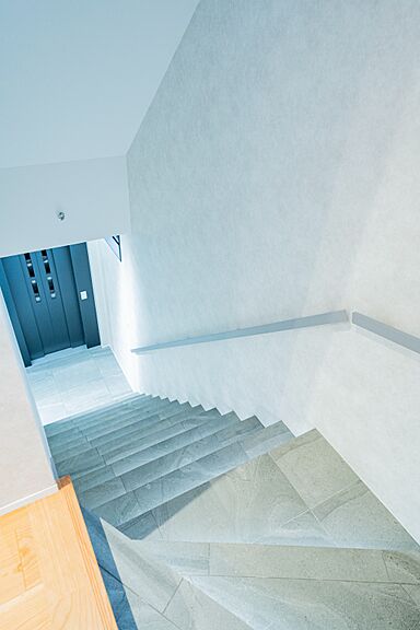 wonder HAUS 川越ハウジングギャラリー店の施工事例「ゴルフシュミレーターとトレーニングルームがあるホテルライクな2世帯住宅」の画像8