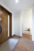 シンプルモダンスタイルの玄関 wonder HAUS大宮北ハウジングステージ店の事例画像