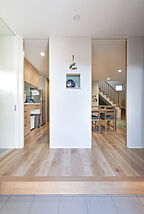 シンプルモダンスタイルの玄関 wonder HAUS 川越ホームスミスショウ店の事例画像