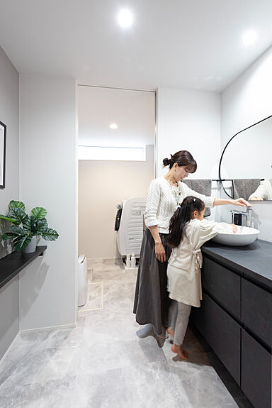 wonder HAUSの施工事例「ソフトシックな3階建ての住まい-重量木骨の家-」の画像8