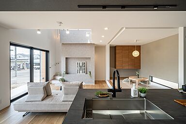 wonder HAUSの施工事例「光を愉しみ、家族を想う。ディテールまで妥協のない意匠空間。」の画像2