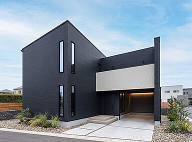 wonder HAUSの施工事例「家づくりの理想を詰め込んだ約25帖のLDKと大開口ガレージハウス」の画像1