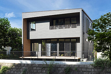 wonder HAUS 上尾ハウジングステージ店の施工事例「【大きな窓から見える自然と川沿いの景色で癒されるお家】」の画像1